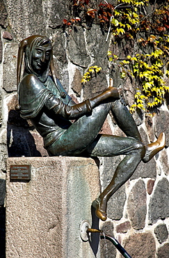 Till Eulenspiegel monument with thumb as lucky charm, Moelln, Holstein, Schleswig-Holstein, Germany, Europe