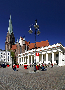 Neues Gebaeude building at the market place and Schweriner Dom cathedral, Schwerin, Mecklenburg-Western Pomerania, Germany, Europe