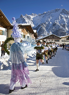 "Schellenruehrer" bell ringers, carnival, Karwendelgebirge mountains, Mittenwald, Werdenfels, Upper Bavaria, Bavaria, Germany, Europe