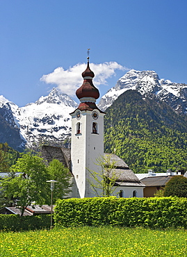 Lofer, parish church, Loferer Steinberge massif, Mt. Ochsenhorn, Mt. Reifhorn, Salzburger Land, Austria, Europe