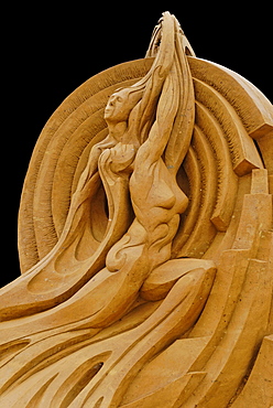 Sand sculpture by Irish artist Fergus Mulvany "Heights and Opening", International Exhibition of Sand Sculpture, Moscow, Russia