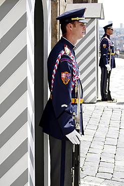 Palace guards, Prague Castle, Hradschin, Castle District, Prague, Central Bohemia, Czech Republic, Eastern Europe