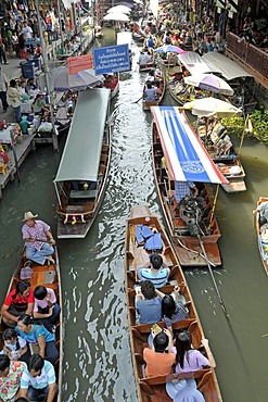 Floating Market in Damnoen Saduak, southwest of Bangkok, Thailand, Asia