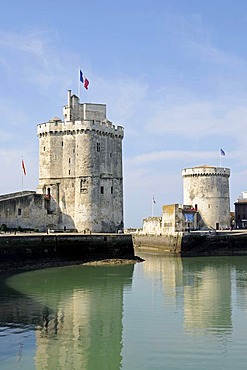 Tour Saint Nicolas and Tour de la Chaine, towers, harbour, La Rochelle, Poitou Charentes, France, Europe