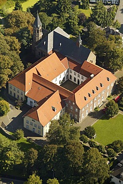 Aerial photograph, Kloster Saarn, Saarn Monastery, community center, church, Broich, Muelheim, Ruhr Area, Rhineland, North Rhine-Westphalia, Germany, Europe