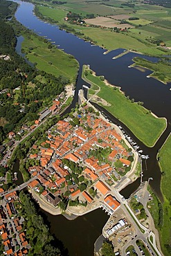 Aerial view, Elbe River, Jeetze River, new protection against high water, Elbe groynes, historic district, Hitzacker, Lower Saxony, Germany, Europe