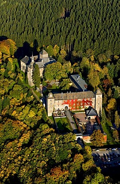 Aerial photo, Burg Schnellenberg, Schnellenberg Castle, autumnal forest, Attendorn, Sauerland, North Rhine-Westphalia, Germany, Europe