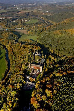 Aerial photo, Burg Schnellenberg, Schnellenberg Castle, autumnal forest, Attendorn, Sauerland, North Rhine-Westphalia, Germany, Europe