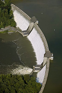 Aerial photo, Moehnesee, overflowing Moehne storage lake with high water, retaining wall, Hochsauerlandkreis, Sauerland, North Rhine-Westphalia, Germany, Europe