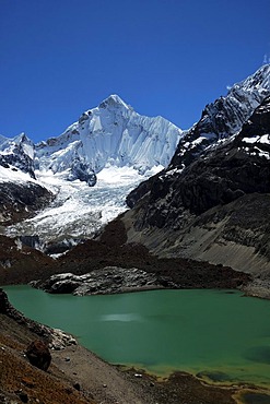 Yerupaja Sur and Laguna Caramarca, Cordillera Huayhuash, Peru, South America