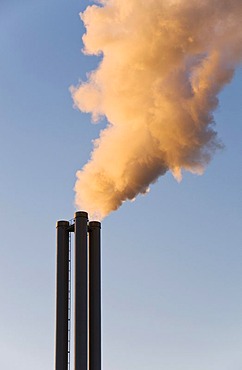 Smoking chimney of the HafenCity combined heat and power station of the company Vattenfall, HafenCity, Hamburg, Germany, Europe