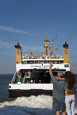 The Ferry, Schleswig Holstein, leaving the terminal in Wittduen on Amrum Island, North Frisia, North Sea, Schleswig-Holstein, Germany, Europe