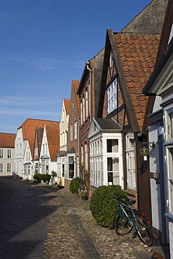 Cobbled street and houses with bay windows in the historic centre of Tondern, Jutland, Denmark, Northern Europe