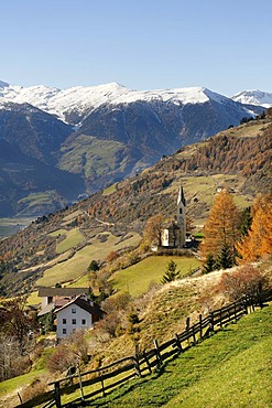 View from Tannas with the Sacred Heart Church across the Etsch valley to the mountains around Stelvio Pass, Passo dello Stelvio, Vinschgau, Val Venosta, Alto Adige, Italy, Europe