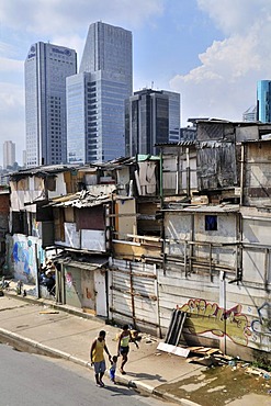 Paraisopolis favela in front of modern skyscrapers, contrast, Morumbi district, Sao Paulo, Brazil, South America