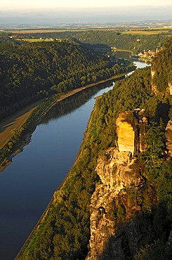 Morning on Elbe Valley between Rathen and Wehlen, right Wartturm rock fall, National Park Saxon Switzerland, Saxony, Germany, Europe