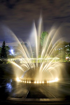 "The Fountain" in front of Space Needle, City Center, night shot, Seattle, U.S state of Washington, USA, North America