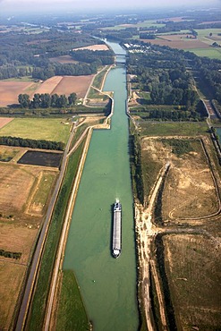 Dortmund-Ems Canal between Muenster and Greven, near Gelmer, North Rhine-Westphalia, Germany, Europe