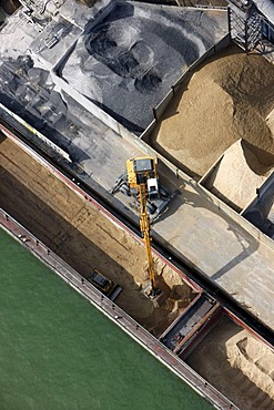 Unloading the cargo from an inland vessel for a building material wholesaler, Muenster, North Rhine-Westphalia, Germany, Europe