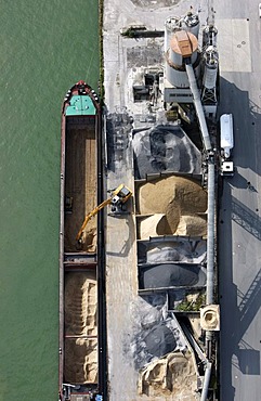 Unloading the cargo from an inland vessel for a building material wholesaler, Muenster, North Rhine-Westphalia, Germany, Europe