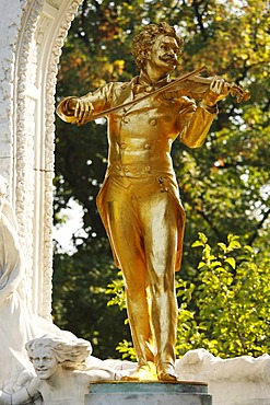 Johann-Strauss-Monument in the town park, Vienna, Austria, Europe