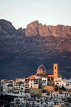 Historic district of Altea, Sierra Bernia in evening light behind, Costa Blanca, Spain, Europe