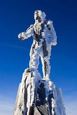 A wooden sculpture by the artist Mario Gasser, on the Zugspitze plateau, summit station, Austria, Europe