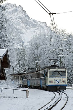 Bayerische Zugspitzbahn Railway Company train in front of Mount Zugspitze, cog railway, Grainau, Bavaria, Germany, Europe