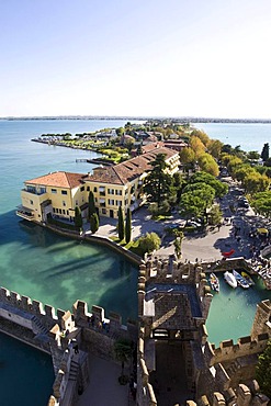 Harbour and historic centre next to the Scaligero Castle, Sirmione, Lake Garda, Lago di Garda, Lombardy, Italy, Europe