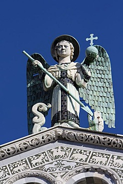 Holy figure on San Michele Church, Pisan Romanesque art, Piazza San Michele, Lucca, Tuscany, Italy, Europe