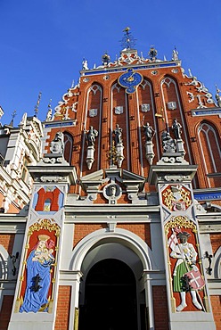 Entrance portal, House of the Blackheads, Melngalvju nams, Renaissance style facade with sculptures at Ratslaukums square in the historic town centre, Vecriga, Riga, Latvia, Baltic states, Northeastern Europe