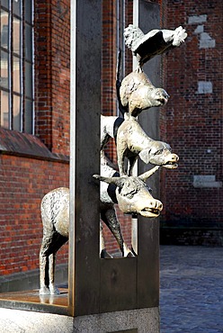 Town Musicians of Bremen in Skarnu iela street, a present from the city of Bremen to Riga, in the historic town centre, Vecriga, Riga, Latvia, Baltic states, Northeastern Europe