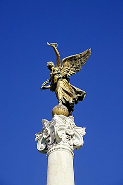 Angels on columns in the Vittoriano, memorial to Vittorio Emanuele II, Altare della Patria, imperial memorial, Via del Teatro di Marcello, Rome, Italy, Europe