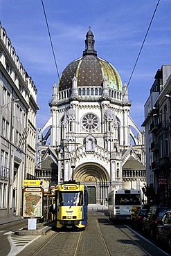 Eglise Sainte Ste Marie, Sint St Maria Kerk, church with large cupola at the Place de la Reine, Koninginneplein, tram in the Rue Royale, Koningsstraat, Schaerbeek, Schaarbeek, Brussels, Belgium, Benelux, Europe