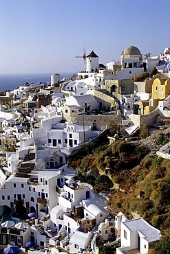 Village of Oia with its white houses, Island of Santorini, Thera or Thira, Cyclades, the Aegean, Mediterranean Sea, Greece, Europe