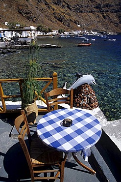 Bar cafe restaurant terrace in the harbour of Manolas, Korfos, in the Nikolaos Bay, Santorini, Thera or Thira, Island of Thirasia, Therasia, Cyclades, the Aegean, Mediterranean Sea, Greece, Europe