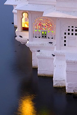 Side wing with view into a suite of the Lake Palace Hotel, Lake Piccola, Udaipur, Rajasthan, North India, Asia