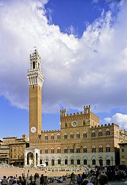 Palazzo Pubblico, town hall, with Torre del Mangia, bell tower, and Chapel on Piazza del Campo, Siena, Tuscany, Italy, Europe