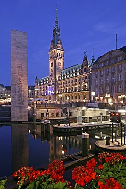 Town hall, Stadthausschleuse floodgate, Hamburg, Germany, Europe