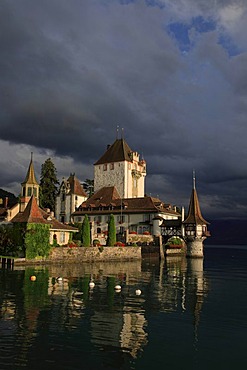 Oberhofen Castle, Lake Thun, Thun, canton of Berne, Switzerland, Europe