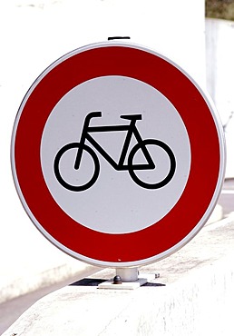 Sign, no passage for cyclists