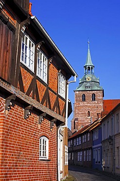 Historic alley in the historic centre, tower of St Michaelis Church, historic city, hanseatic city of Lueneburg, Lower Saxony, Germany, Europe