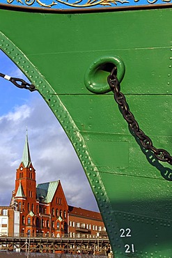 Bow and anchor chain of the sailing ship "Rickmer Rickmes", museum ship, Schwedische Seemannskirche Church, Gustav-Adolf Church in the back, jetties, Hamburg Harbour, Germany, Europe