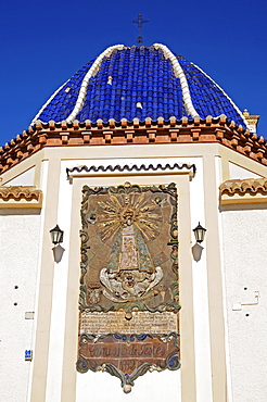 Deep blue tiled church dome against blue sky, Plaza Castelar, Benidorm, Alicante, Costa Blanca, Spain