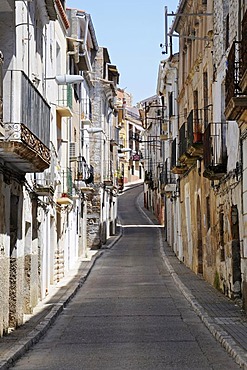 Alley, Sastago, Ebro Valley, Aragon, Spain, Europe