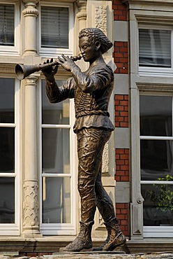 Hameln Hamelin at the Weser Lower Saxony germany statue of The Pied Piper of Hamelin fairy tale of the Brothers Grimm