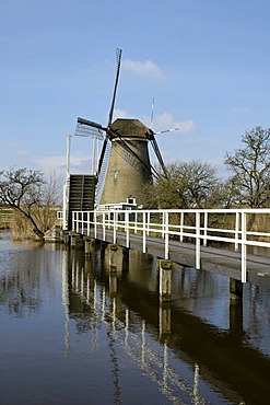 Kinderdijk near Rotterdam South Holland Zuid Holland Netherlands windmills mills at the Overwaard Polder