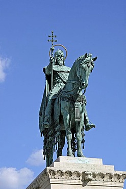 Statue of King Stephen I of Hungary, Halaszbastya or Fisherman's Bastion, Budapest, Hungary, Europe