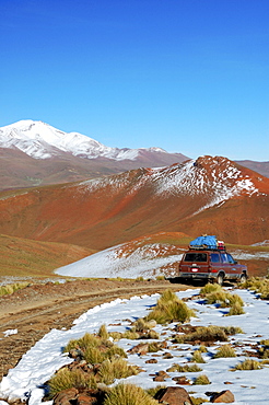 Jeep driving through spectacular landscape, Altiplano, Bolivia, South America