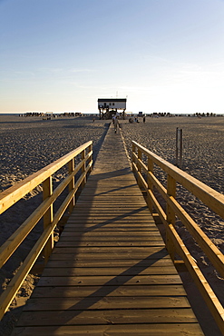 Pier crossing the beach, leading to the pike dwellings in the mudflats of St. Peter-Ording, North Frisia, Schleswig-Holstein, North Germany, Europe